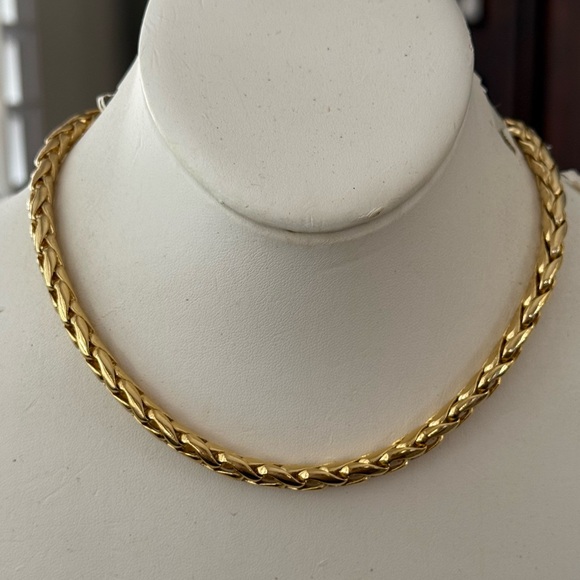 Gold tone chain necklace magnetic clasp - Picture 5 of 6